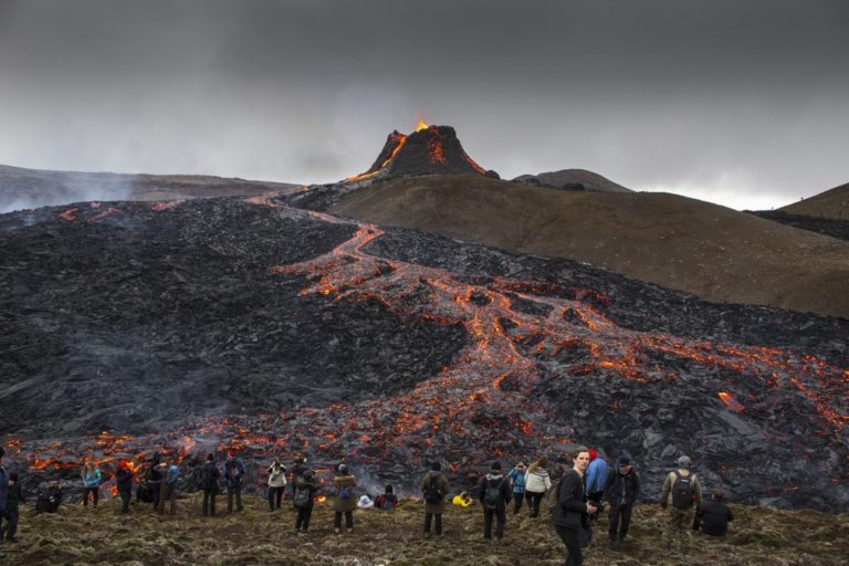 Drone Mostra Explos Es E Rios De Lava No Vulc O Fagradalsfjall Na